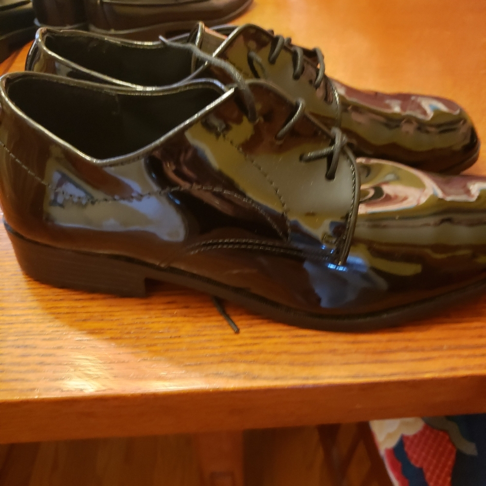 Men's patent dress shoes